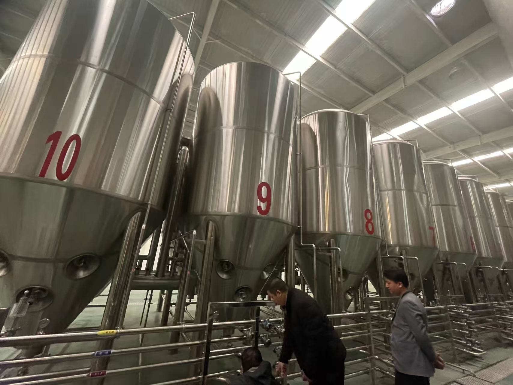 五指山精酿啤酒设备厂—平面布置、设备设计、制造、调试、培训等一条龙服务